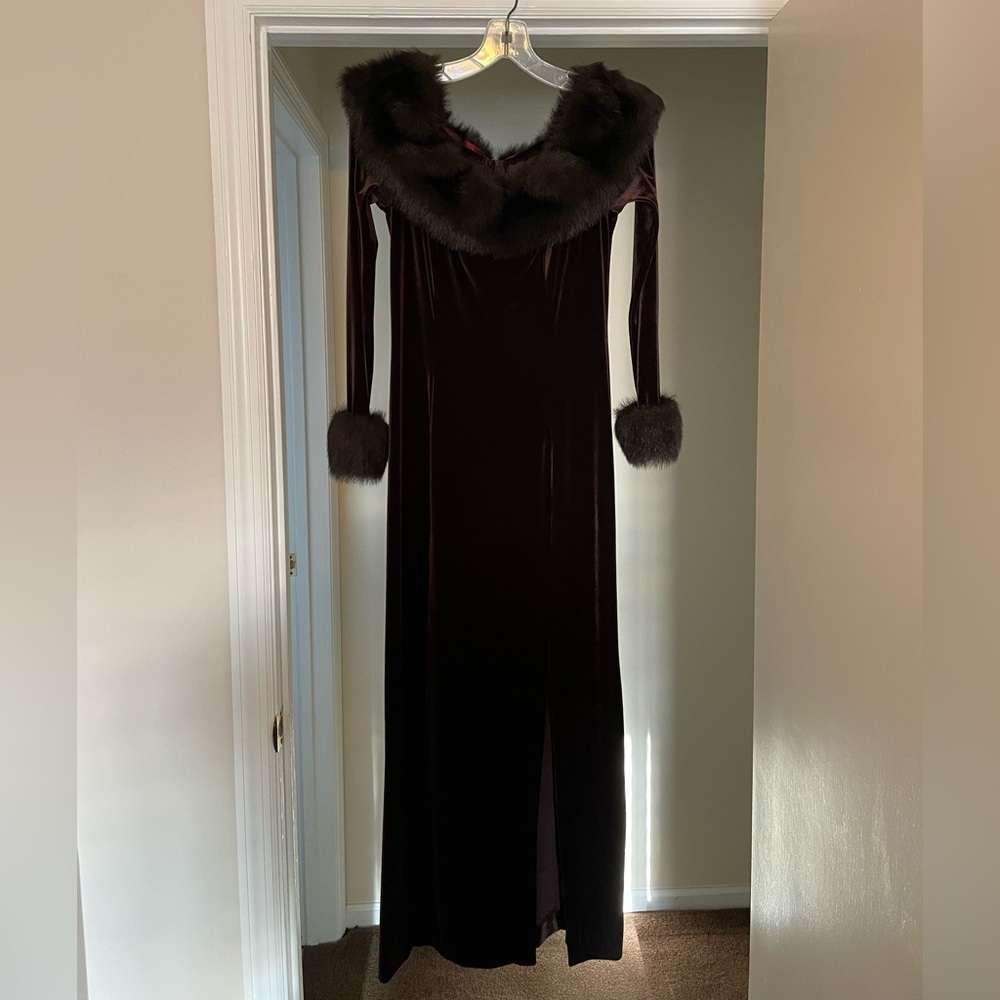 Vintage Brown Velvet Aspeen Gown with faux fur size 8
